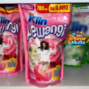 SoKlin Pewangi Pakaian – Romantic  (780 ml)